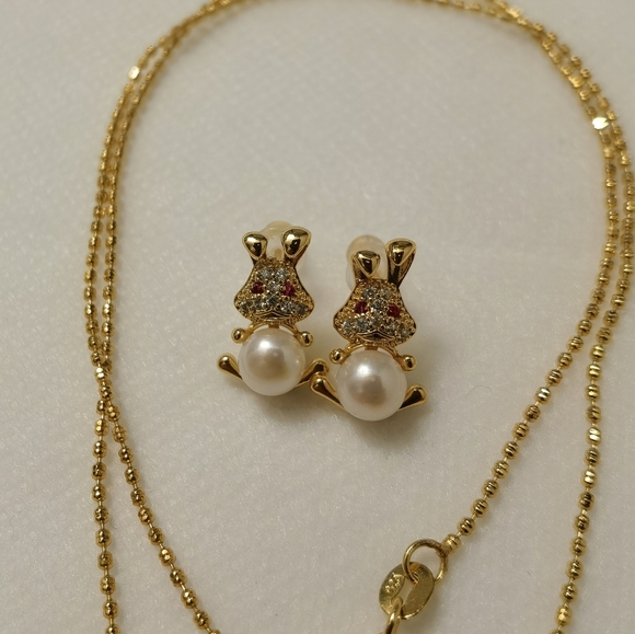 Freshwater pearl rabbits necklace and earrings set. - Picture 4 of 6